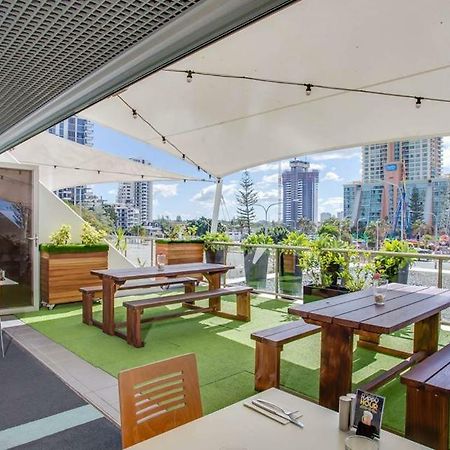 Отель Studio 100 Meters From Beach At Surfers Paradise Голд-Кост Экстерьер фото