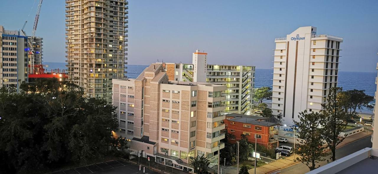 Отель Studio 100 Meters From Beach At Surfers Paradise Голд-Кост Экстерьер фото